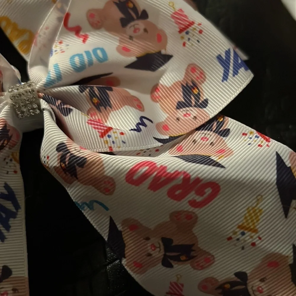 Teddy‎ beat Graduation bows